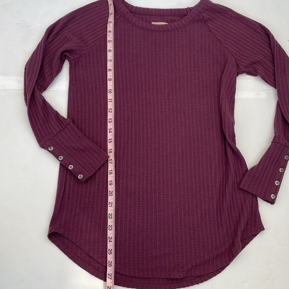 Chaser Women's Waffle Knit Thermal Top Burgundy with Buttoned Sleeves Medium - Picture 10 of 11